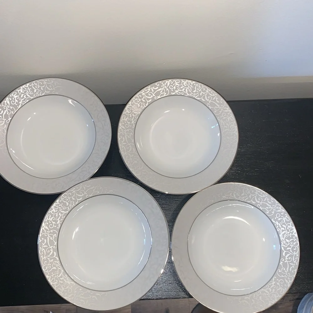 Lot of 4 Mikasa Parchment Soup Bowls. L3438/220. Made‎ in Thailand.